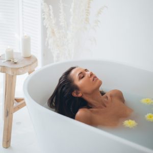 Galerie Foto 6 - Frau in der Badewanne